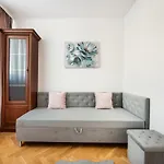 Metro Zacisze Fausta House With Garden By Bookinghost *