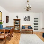 Metro Zacisze Fausta House With Garden By Bookinghost