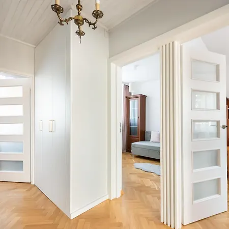 Apartment Metro Zacisze Fausta House With Garden