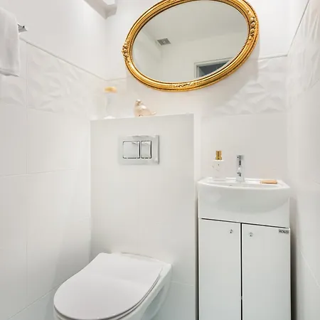 Metro Zacisze Fausta House With Garden * Warsaw