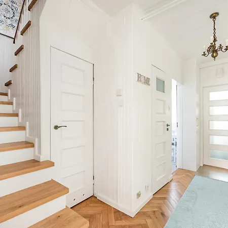 Metro Zacisze Fausta House With Garden By Bookinghost Apartamento