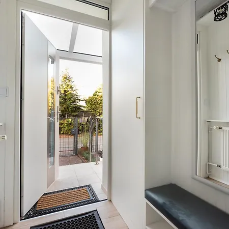 Apartment Metro Zacisze Fausta House With Garden