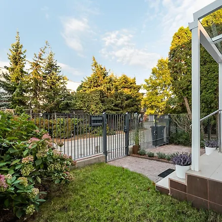 Metro Zacisze Fausta House With Garden By Bookinghost Варшава